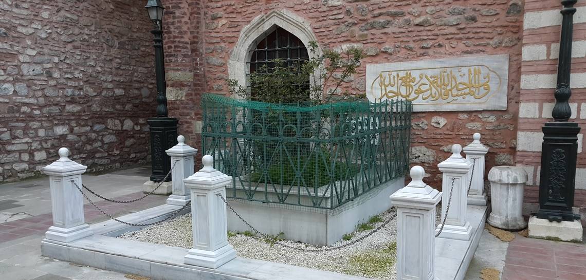 The Arab Mosque built by Maslama in Karaköy and the maqam (symbolic/commemorative tomb) beside it.